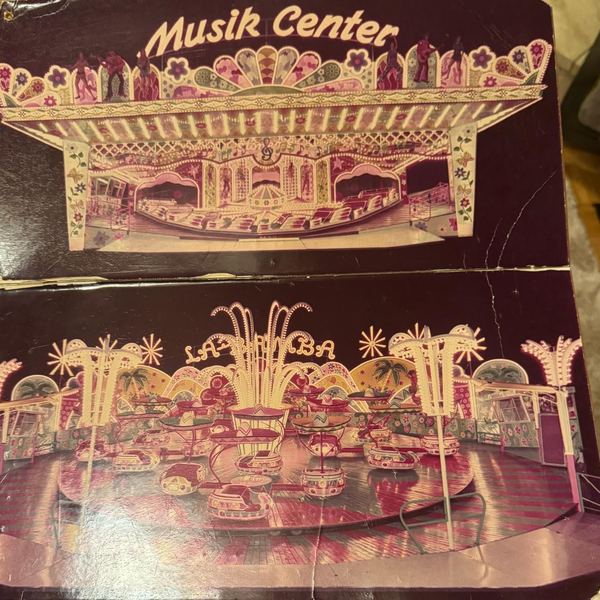 Musik Center Karussell